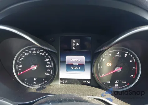 2017 Mercedes-Benz C 300 z USA, uszkodzony, nr VIN 55SWF4JB7HU186678